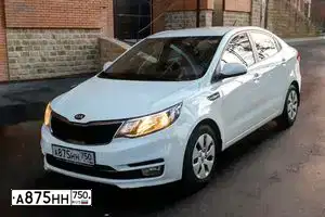 Фото автомобиля KIA RIO, 2017 — госномер Н238ЕВ134. Цвет: Белый