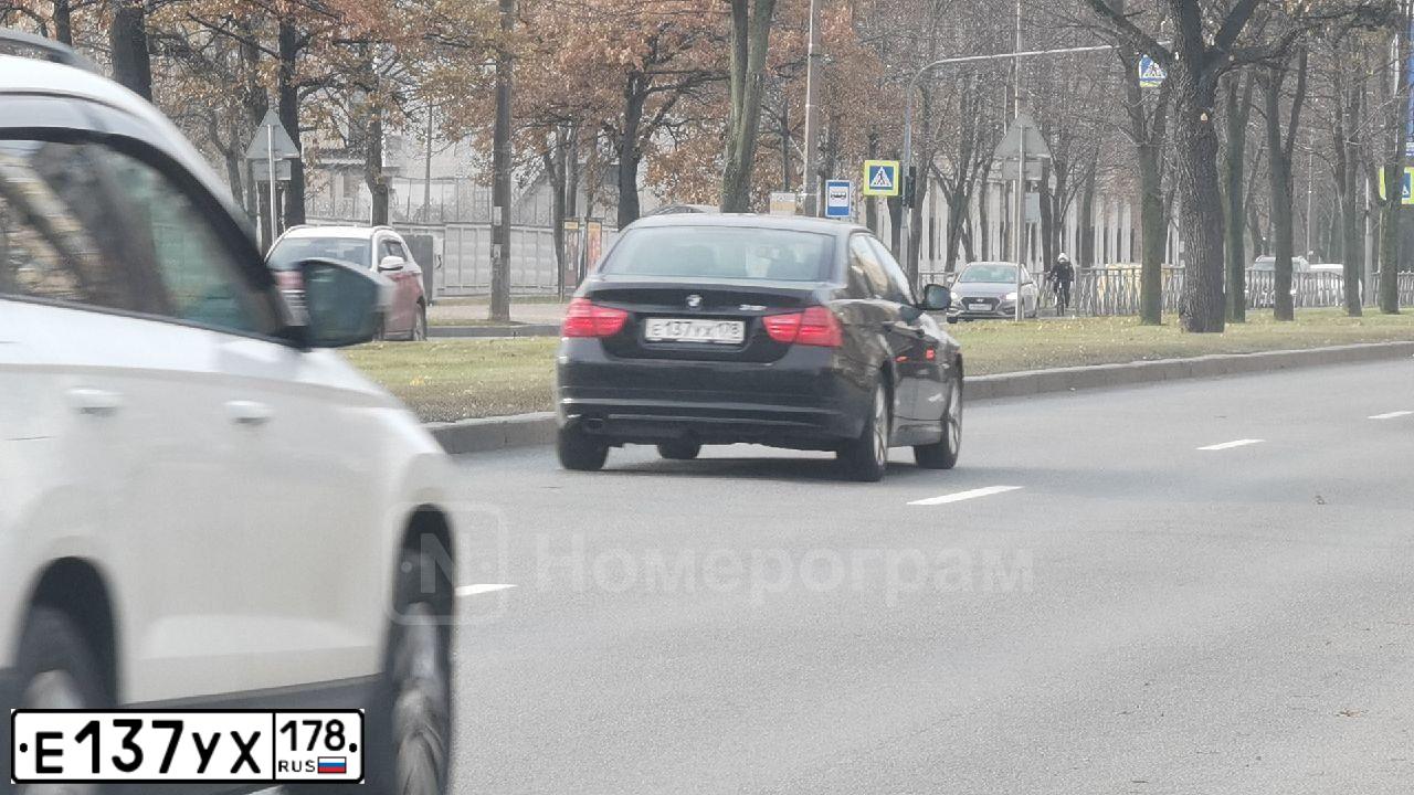 Фото автомобиля BMW SERIE 3, 2011 — госномер Е137УХ178. Цвет: ЧЕРНЫЙ