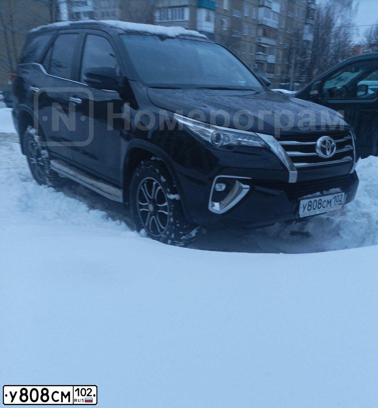 Фото автомобиля TOYOTA FORTUNER, 2017 — госномер У808СМ102. Цвет: ЧЕРНЫЙ