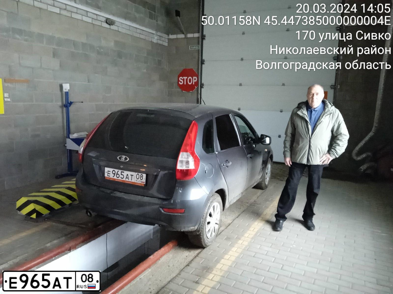 Фото автомобиля LADA 2192 KALINA, 2014 — госномер Е965АТ08. Цвет: серебристо-темно-серый