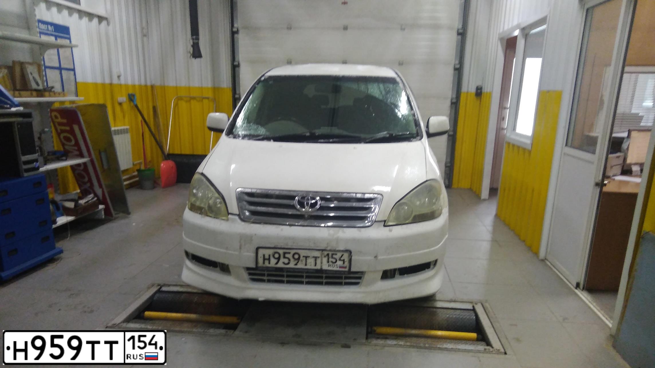 Фото автомобиля TOYOTA IPSUM, 2001 — госномер Н959ТТ154
