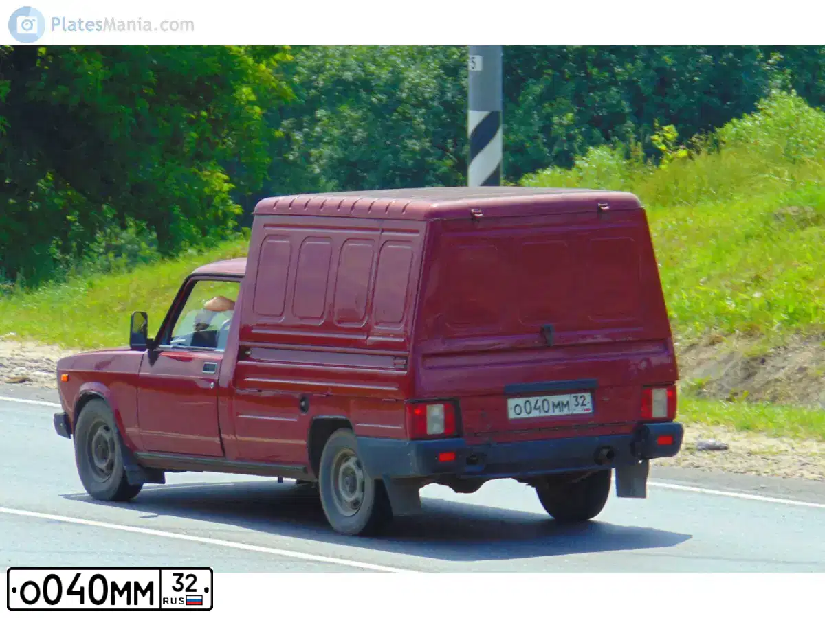 Фото автомобиля IZH 2717, 2007 — госномер О040ММ32. Цвет: КРАСНЫЙ