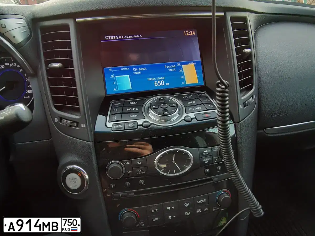 Фото автомобиля INFINITI QX70 /FX/, 2014 — госномер А914МВ750. Цвет: Коричневый