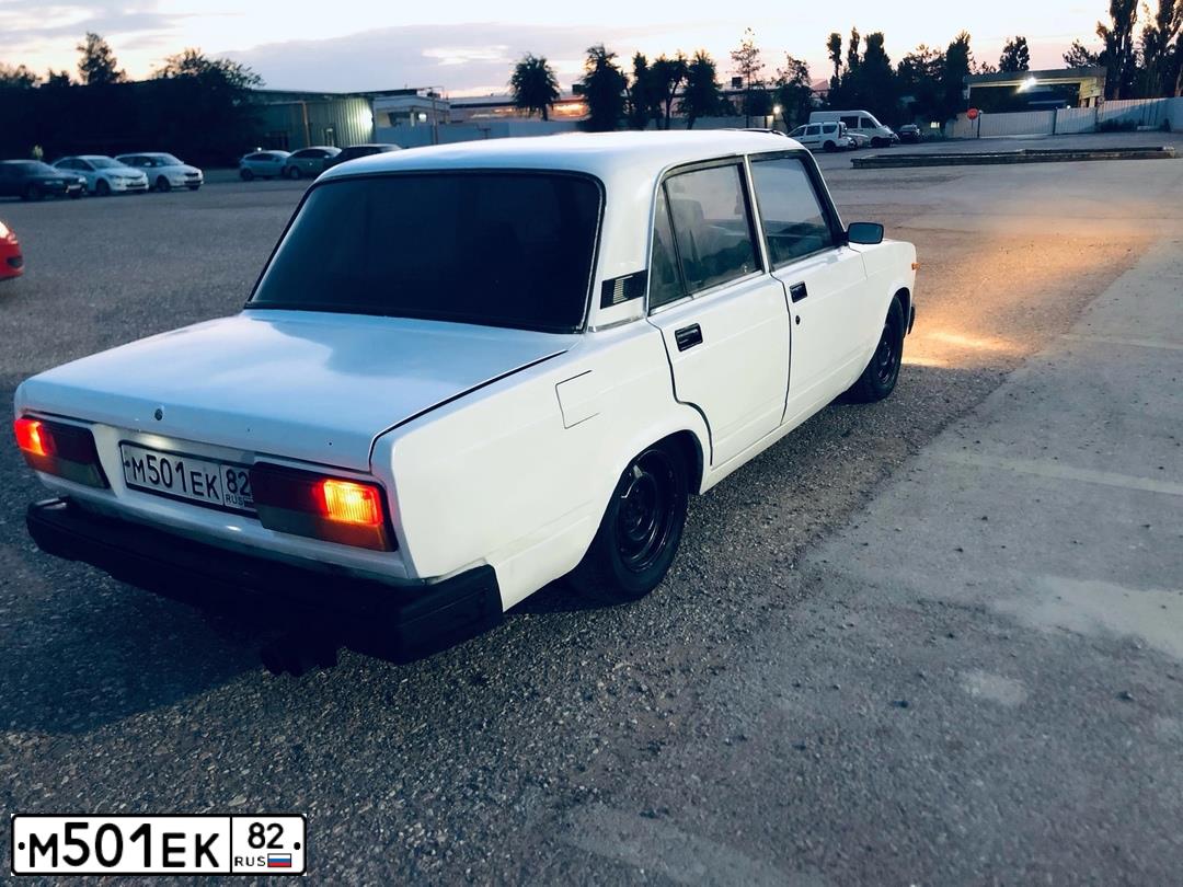 Фото автомобиля LADA 2107, 2003 — госномер М501ЕК82. Цвет: ЯРКО-БЕЛЫЙ