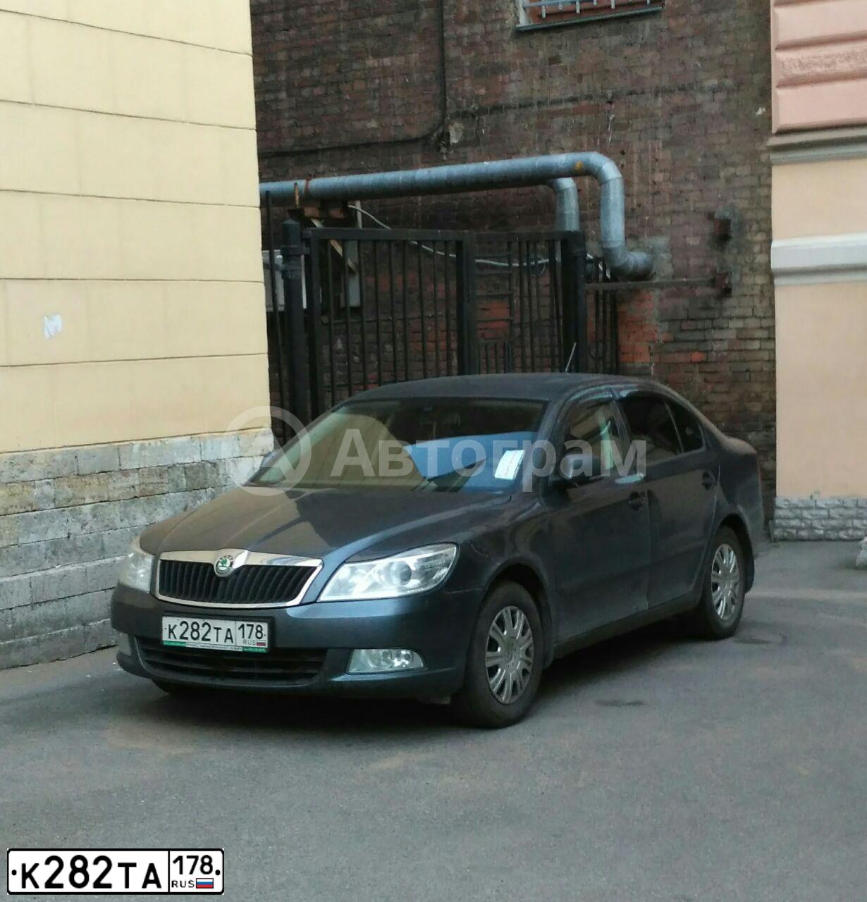 Фото автомобиля SKODA OCTAVIA, 2011 — госномер К282ТА178. Цвет: ТЕМНО-СЕРЫЙ