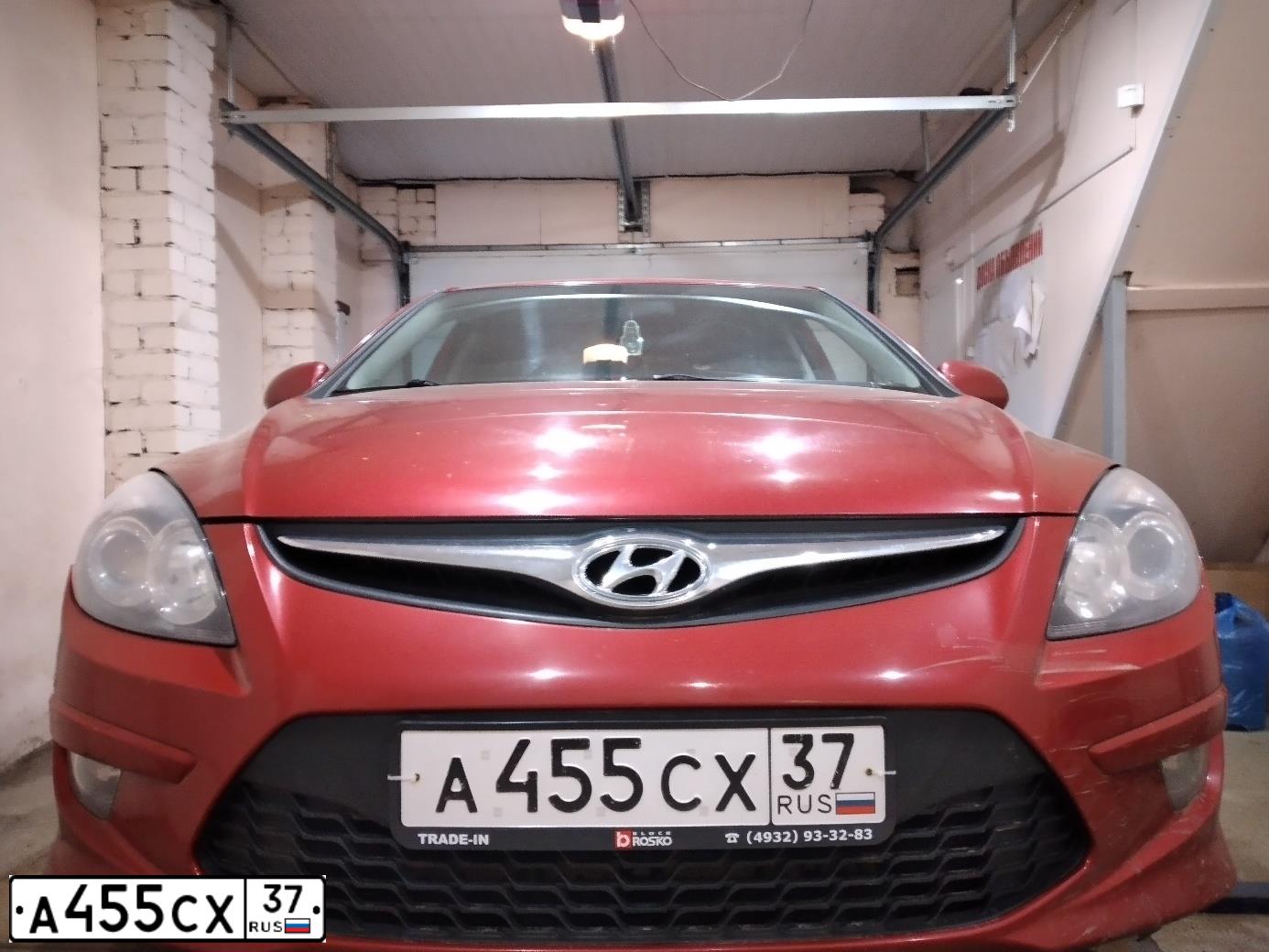 Фото автомобиля HYUNDAI I30, 2010 — госномер О003АХ37. Цвет: Красный
