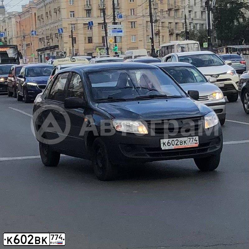 Фото автомобиля LADA 2190 GRANTA, 2013 — госномер Р690СО174. Цвет: Серо-Синий