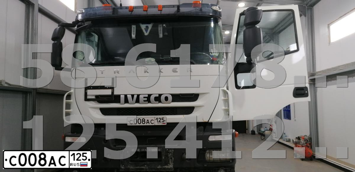 Фото автомобиля IVECO AMT URAL IVECO 6339 /6X6/, 2011 — госномер С008АС125. Цвет: Белый