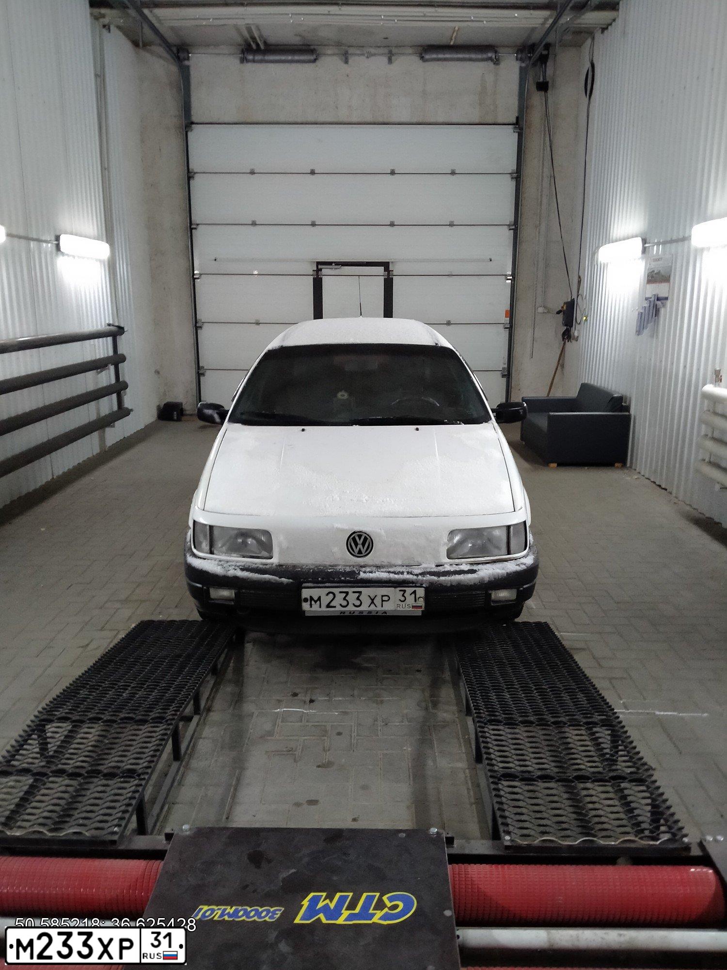 Фото автомобиля VOLKSWAGEN PASSAT, 1993 — госномер Н643СУ77. Цвет: БЕЛЫЙ