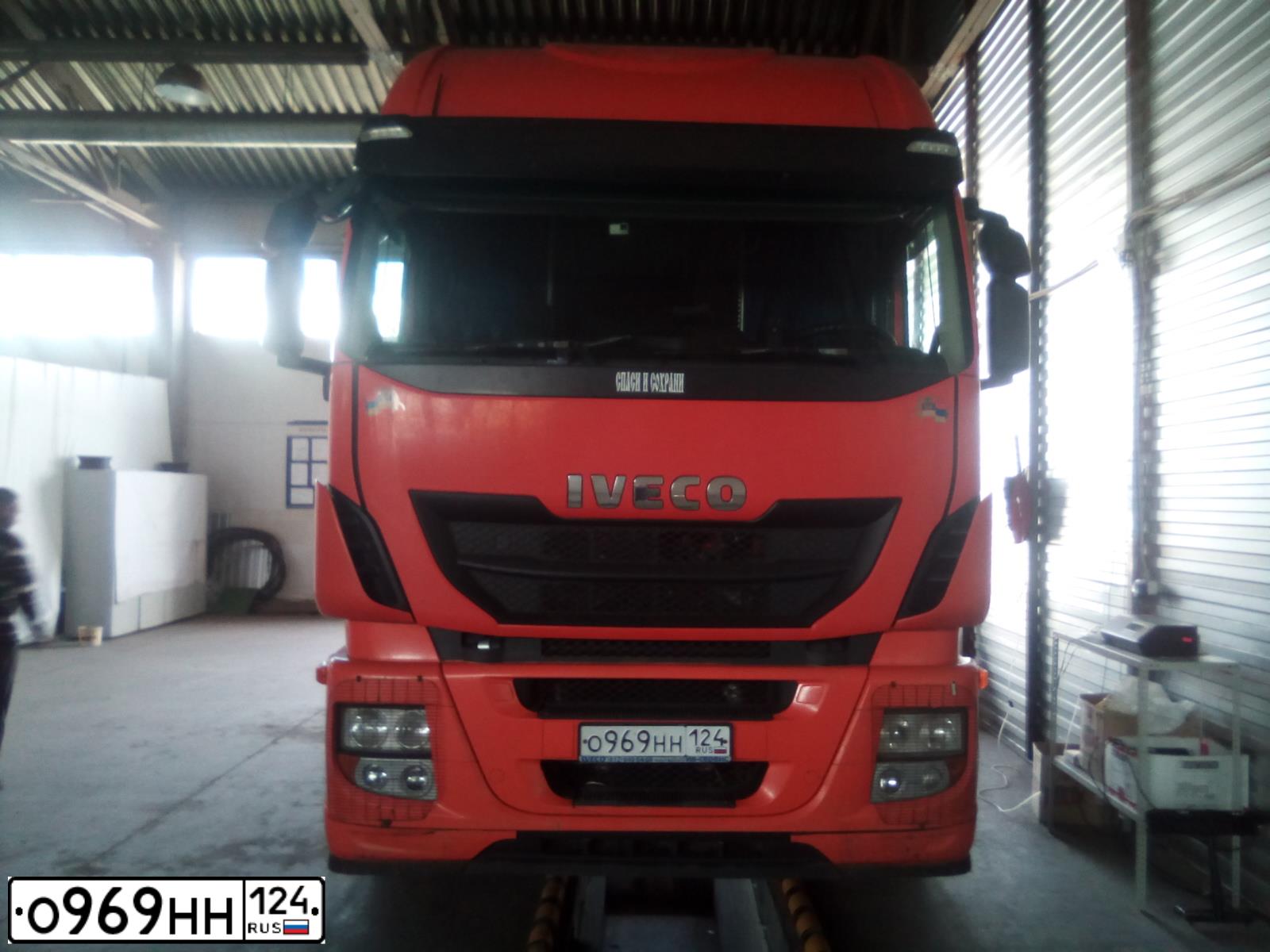 Фото автомобиля ИВЕКО IVECO STRALIS, 2013 — госномер К817ВР147. Цвет: Оранжевый