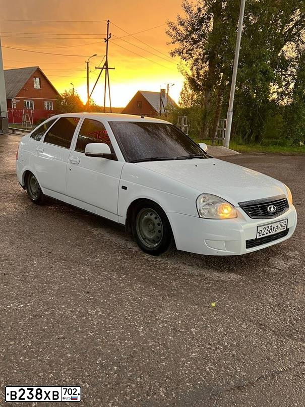 Фото автомобиля LADA 2172 PRIORA, 2011 — госномер В238ХВ702. Цвет: Белый