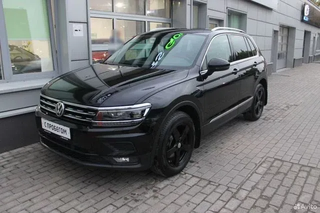 Фото автомобиля VOLKSWAGEN TIGUAN, 2019 — госномер В412СТ799. Цвет: ЧЕРНЫЙ