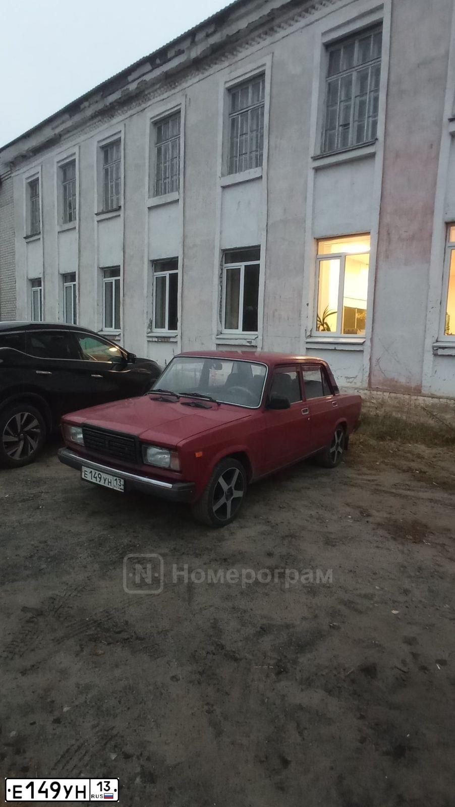 Фото автомобиля LADA 2107, 2007 — госномер Е149УН13. Цвет: ВИШНЕВЫЙ