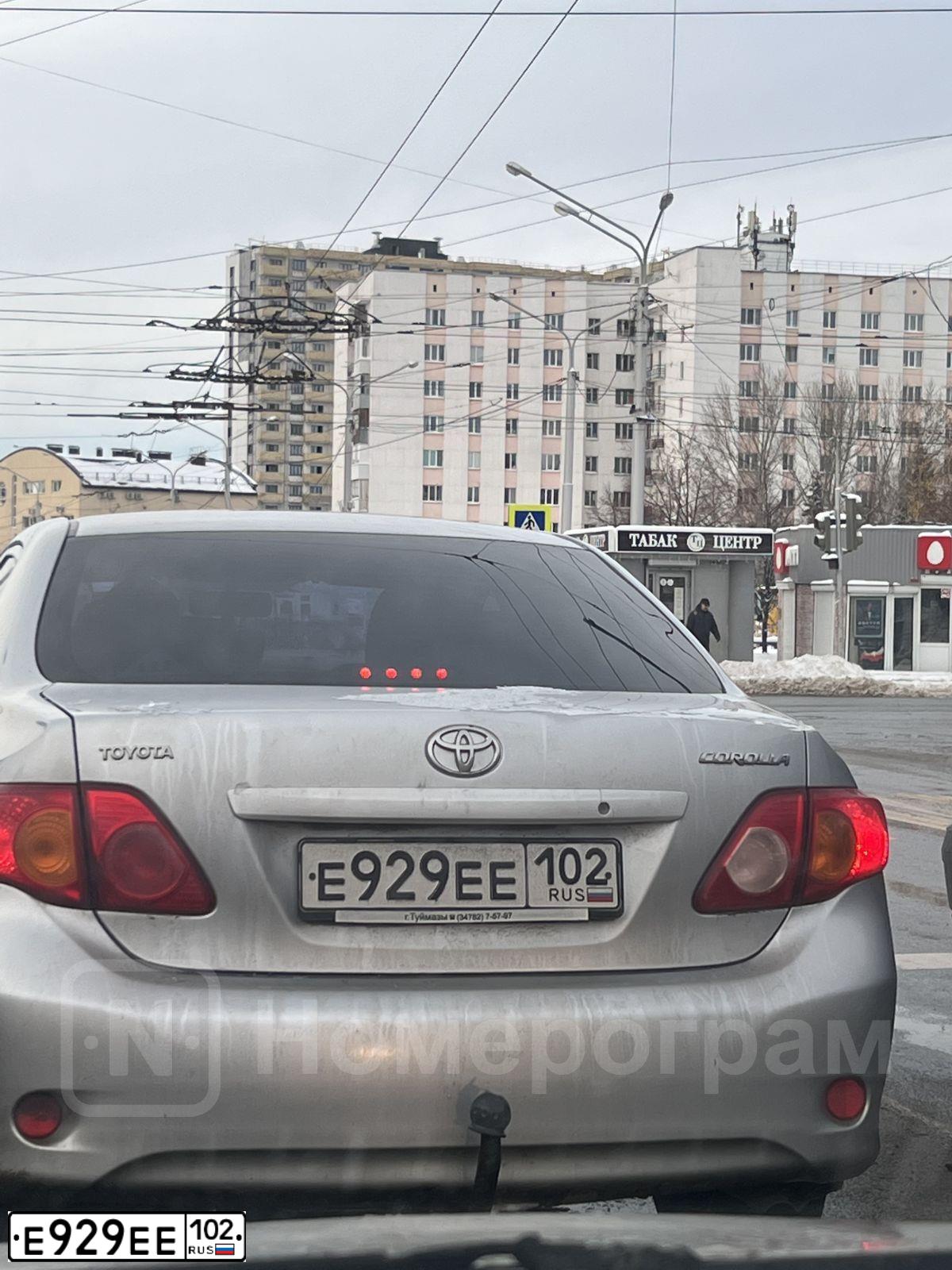 Фото автомобиля TOYOTA COROLLA, 2008 — госномер Е929ЕЕ102. Цвет: СЕРЕБРИСТЫЙ