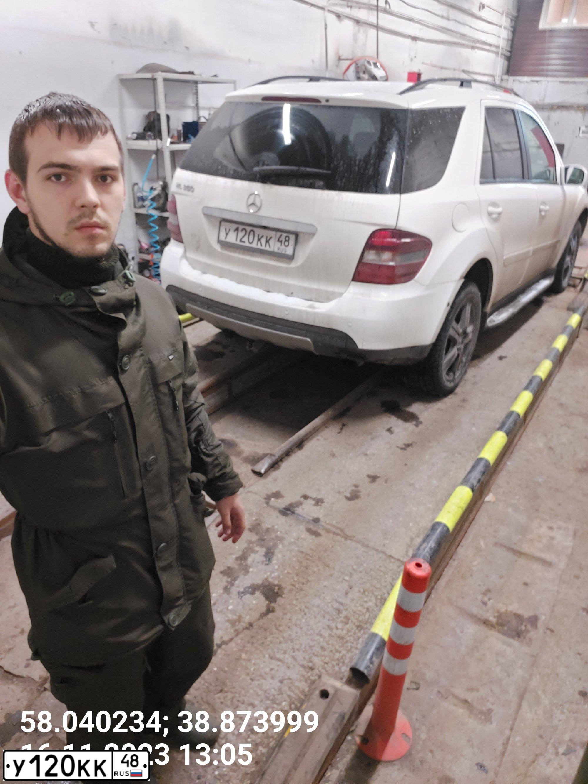 Фото автомобиля MERCEDES M-KLASSE, 2005 — госномер С081ВС76. Цвет: Белый