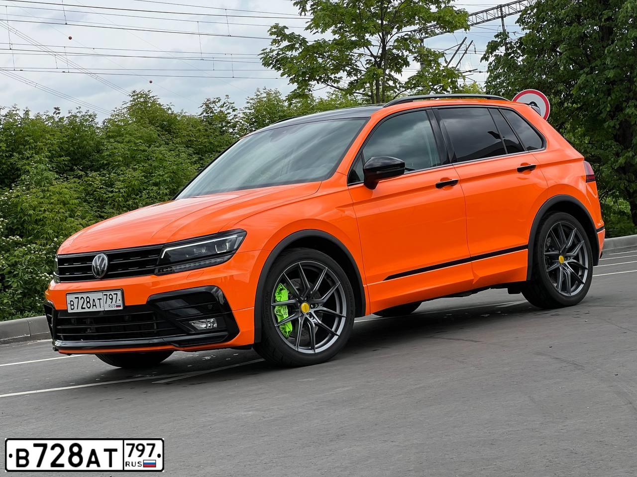 Фото автомобиля VOLKSWAGEN TIGUAN, 2019 — госномер А134ОС67. Цвет: Белый