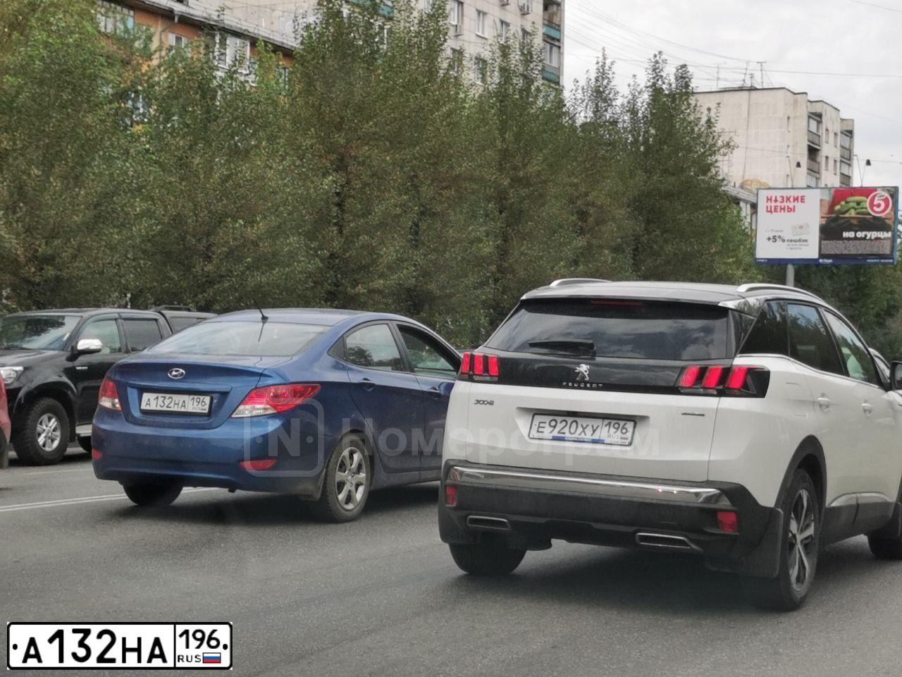 Фото автомобиля HYUNDAI SOLARIS, 2012 — госномер А132НА196. Цвет: ТЕМНО-СИНИЙ