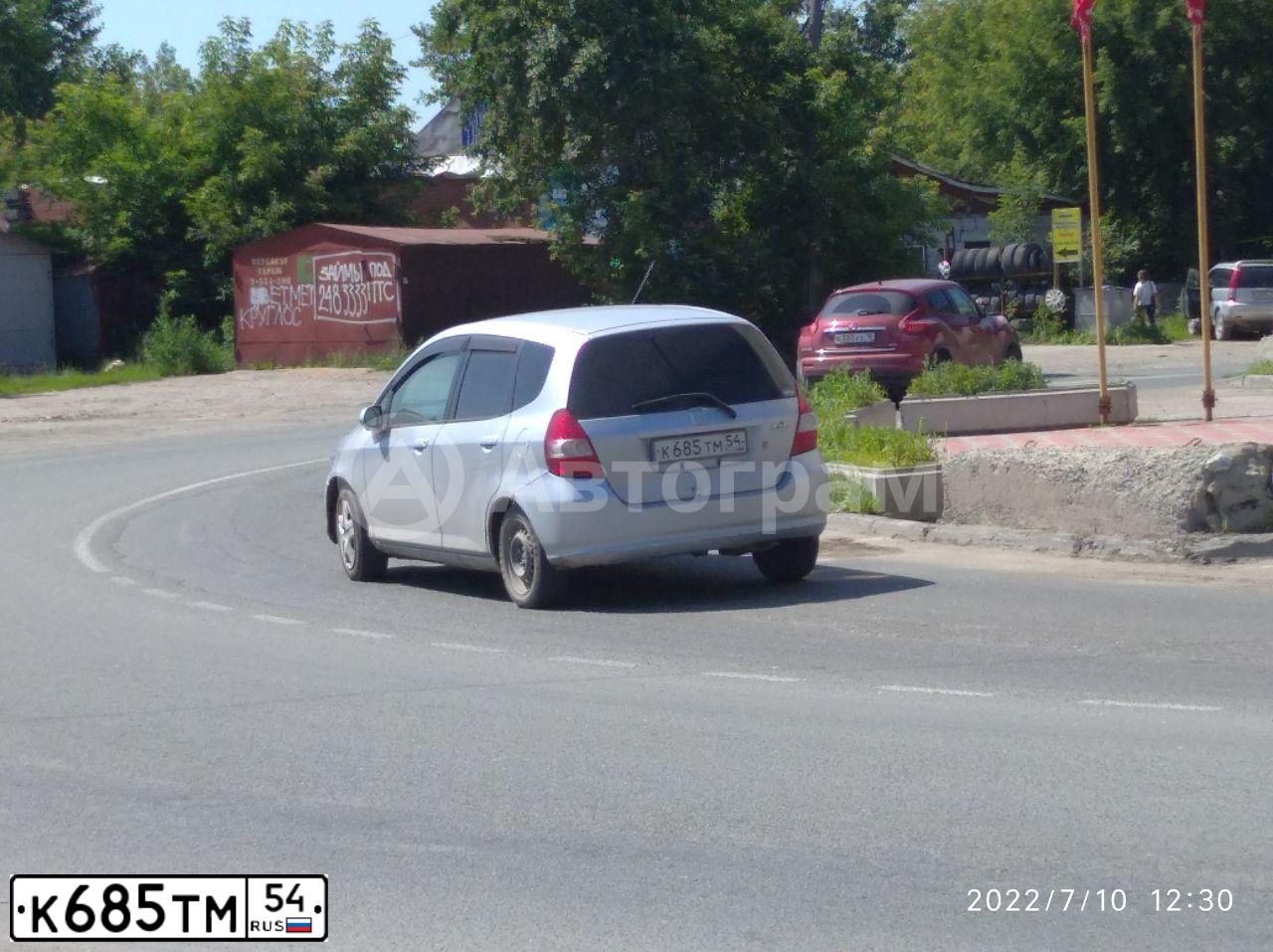 Фото автомобиля ХОНДА ФИТ, 2002 — госномер К685ТМ54