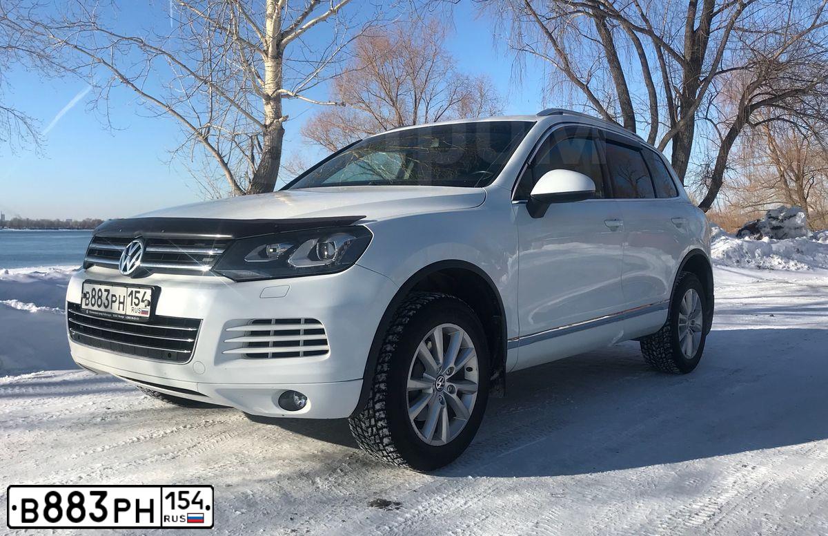 Фото автомобиля VOLKSWAGEN TIGUAN, 2012 — госномер В883РР154. Цвет: БЕЛЫЙ