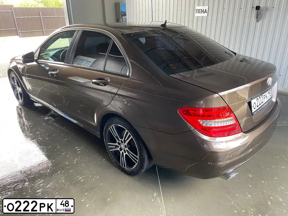 Фото автомобиля MERCEDES C-KLASSE, 2014 — госномер О222РК48. Цвет: Коричневый