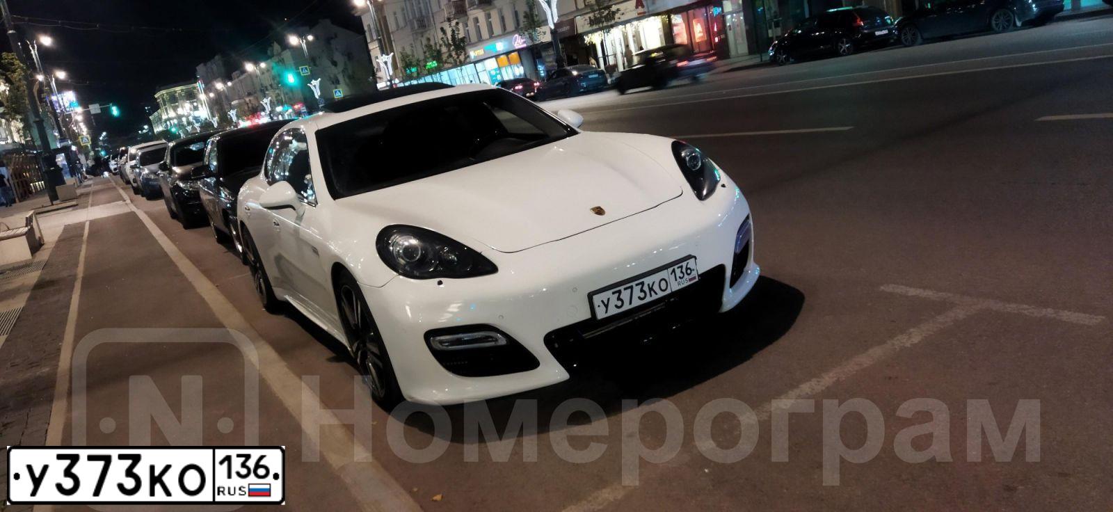 Фото автомобиля PORSCHE PANAMERA, 2011 — госномер У373КО136. Цвет: Белый