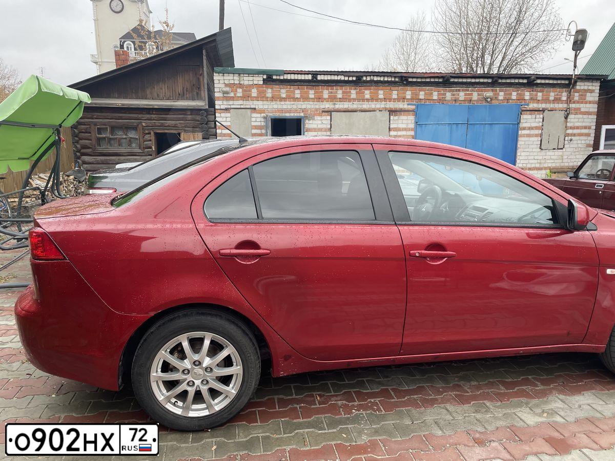 Фото автомобиля MITSUBISHI LANCER, 2007 — госномер О902НХ72. Цвет: Красный