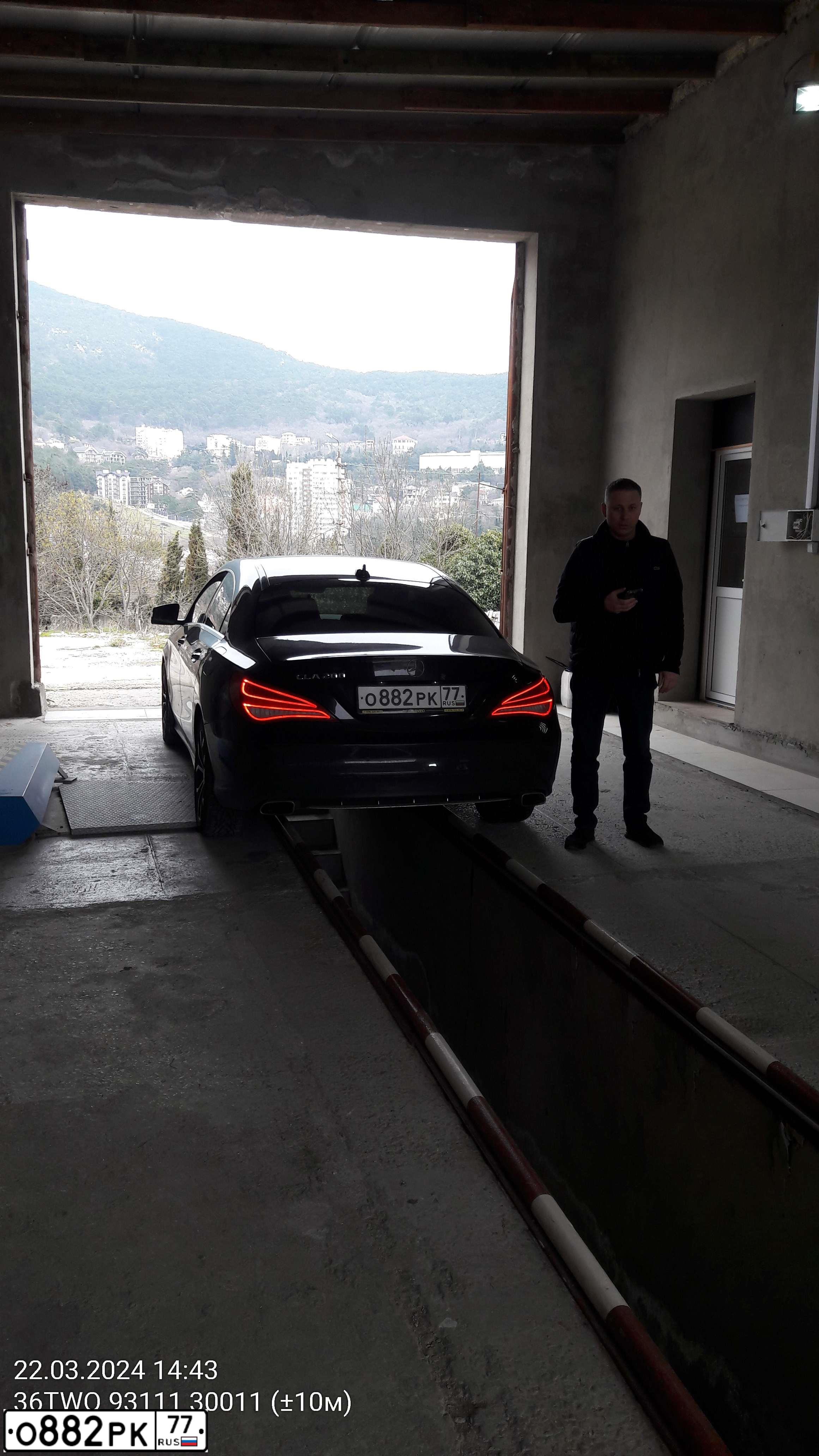 Фото автомобиля MERCEDES CLA-KLASSE, 2013 — госномер Н423ВА184