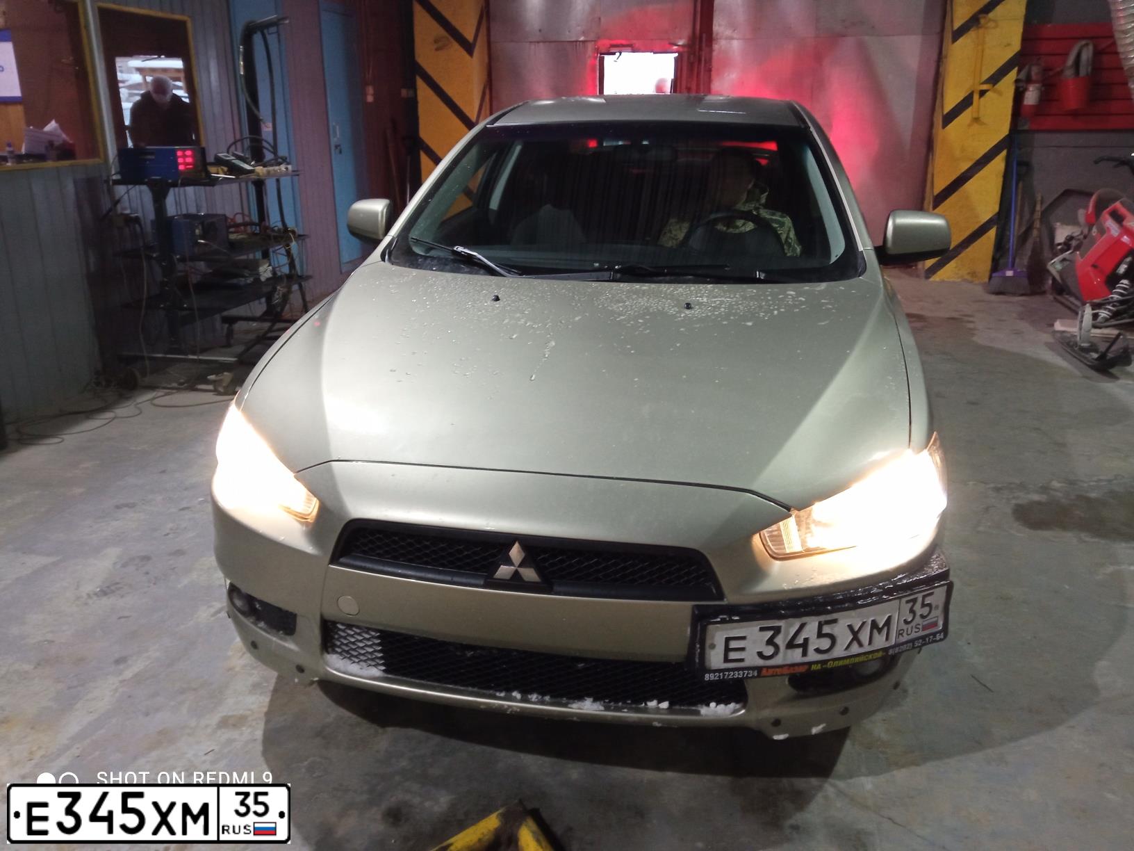 Фото автомобиля MITSUBISHI LANCER, 2008 — госномер О310ЕН29. Цвет: БЕЖЕВЫЙ