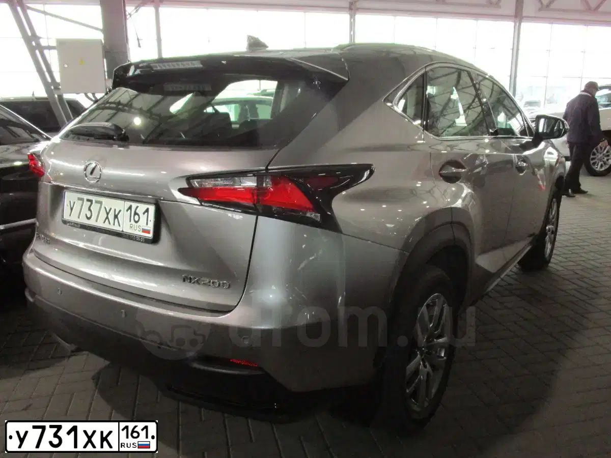 Фото автомобиля TOYOTA CAMRY, 2017 — госномер О002КХ30. Цвет: БЕЛЫЙ
