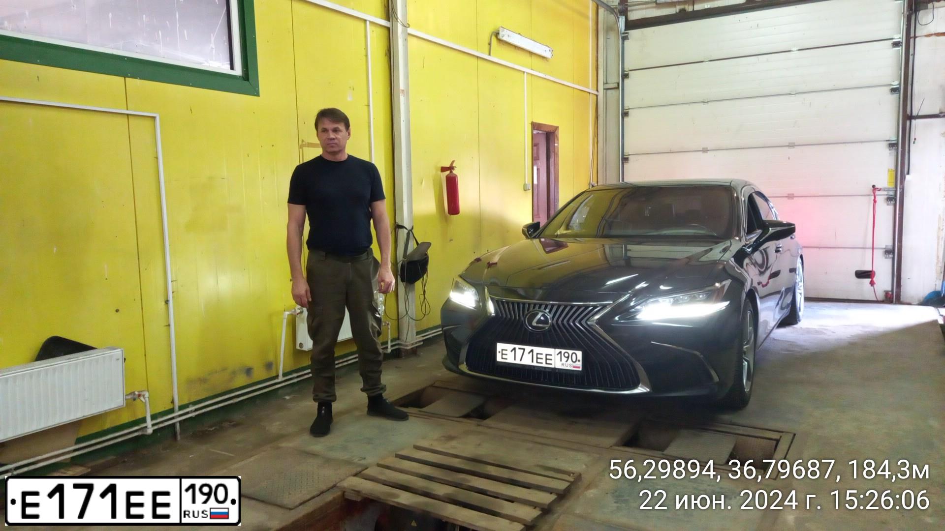 Фото автомобиля TOYOTA CAMRY, 2015 — госномер Р416КР799. Цвет: ЧЕРНЫЙ МЕТАЛЛИК