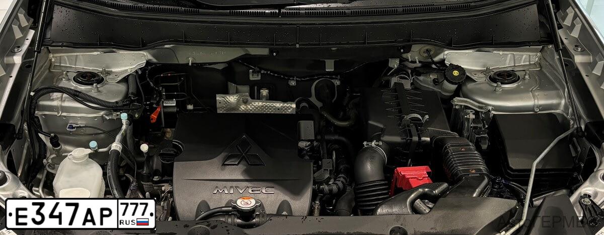 Фото автомобиля RENAULT DUSTER, 2013 — госномер Е347АР777. Цвет: ЧЕРНЫЙ