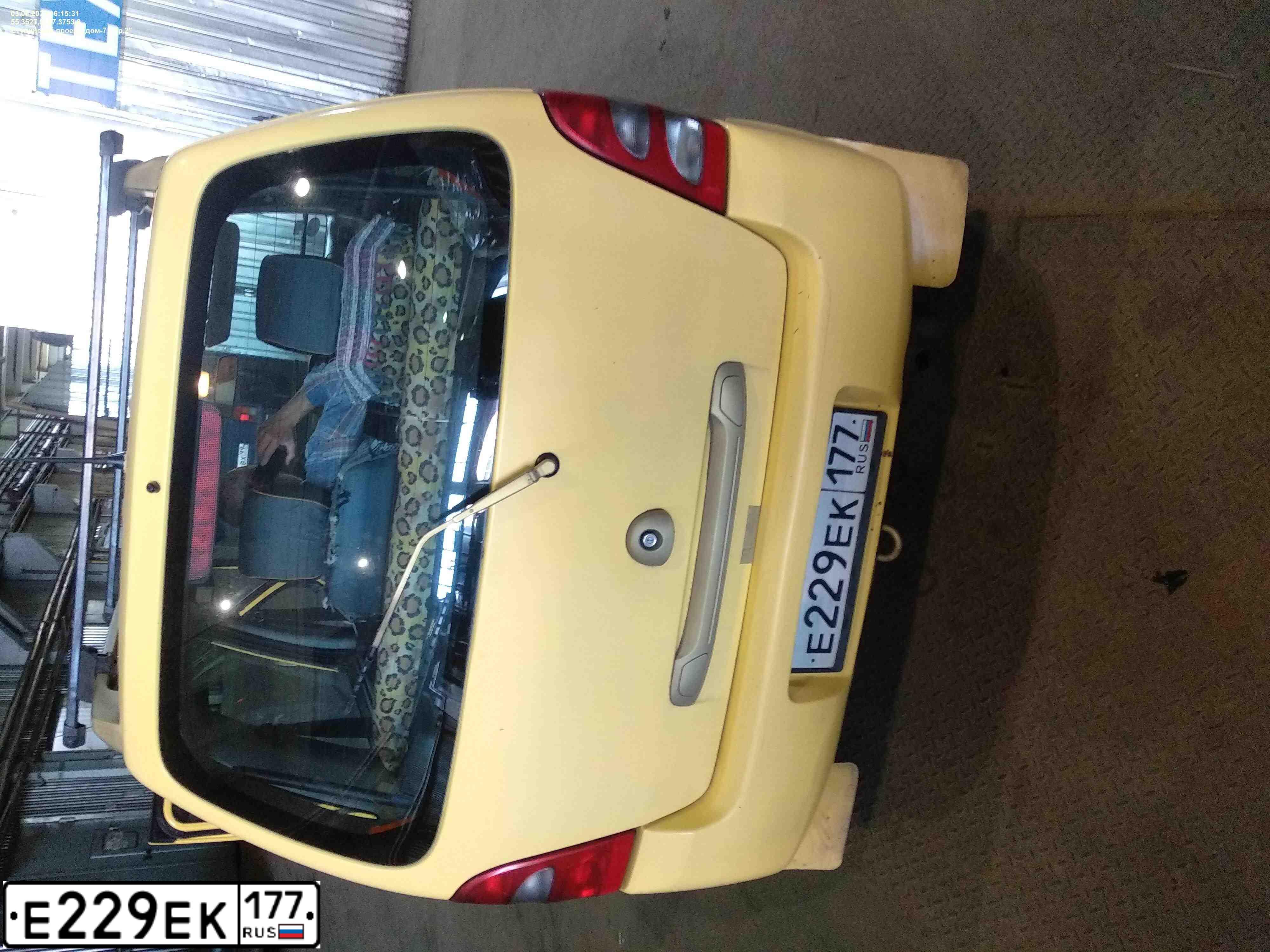 Фото автомобиля SUZUKI WAGON R+, 2000 — госномер Е229ЕК177. Цвет: ЖЕЛТЫЙ