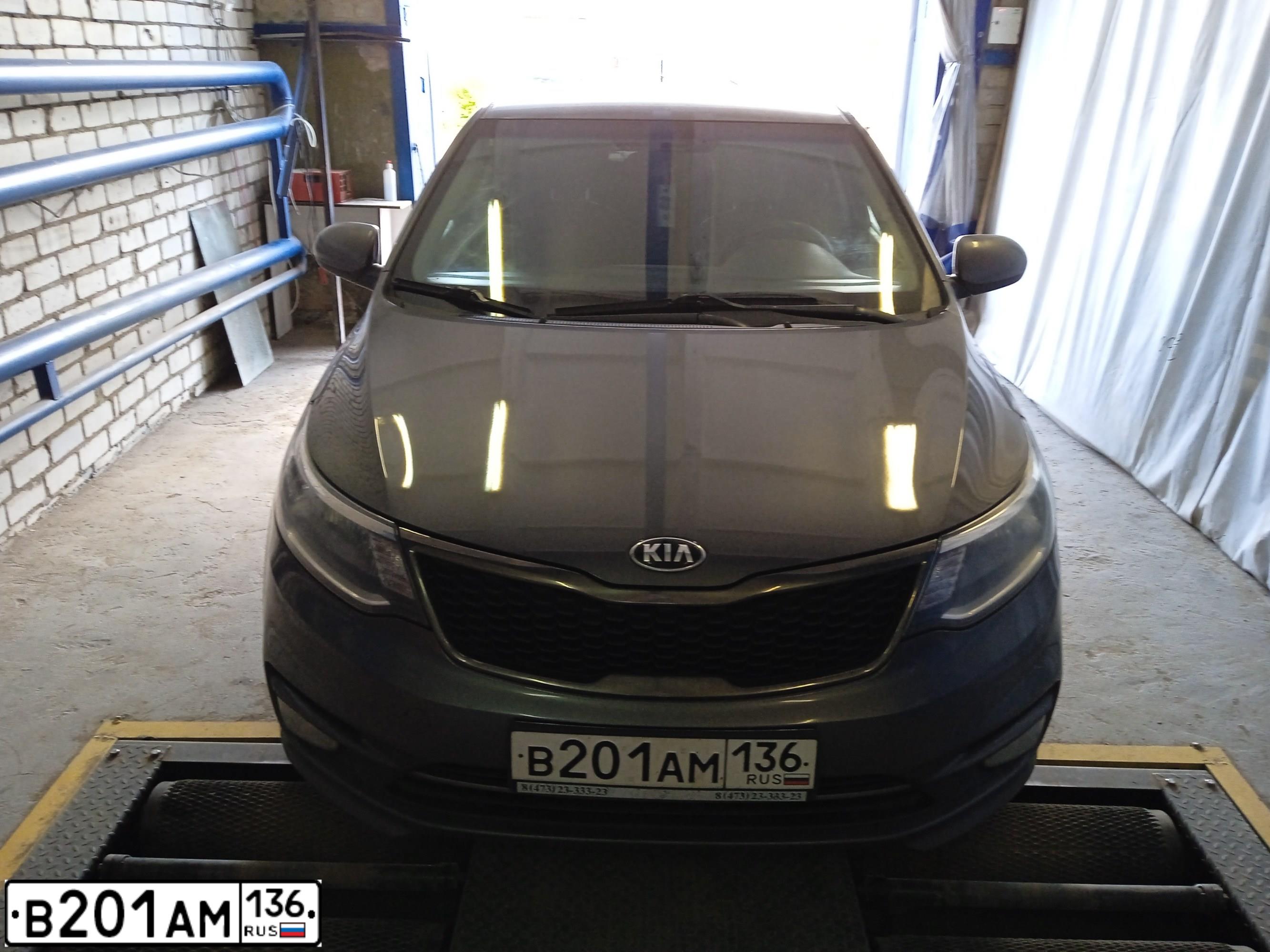 Фото автомобиля KIA RIO, 2016 — госномер В201АМ136. Цвет: ТЕМНО-СЕРЫЙ