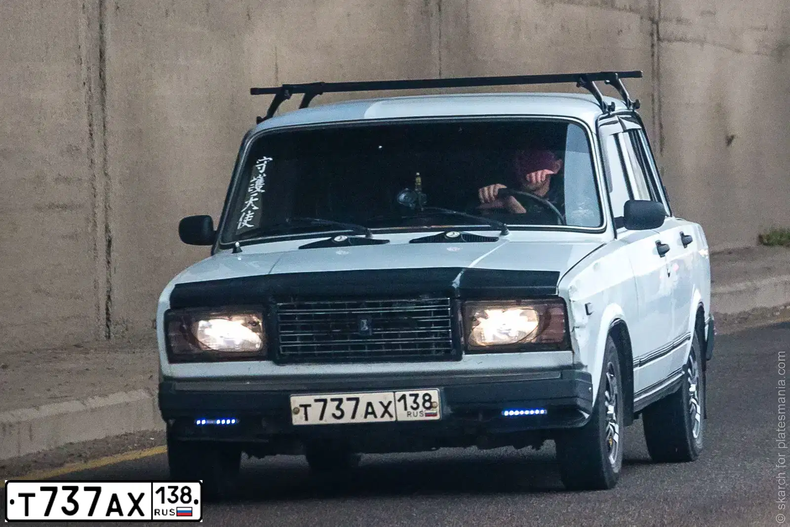Фото автомобиля LADA 2107, 2007 — госномер Т737АХ138. Цвет: ЯРКО-БЕЛЫЙ
