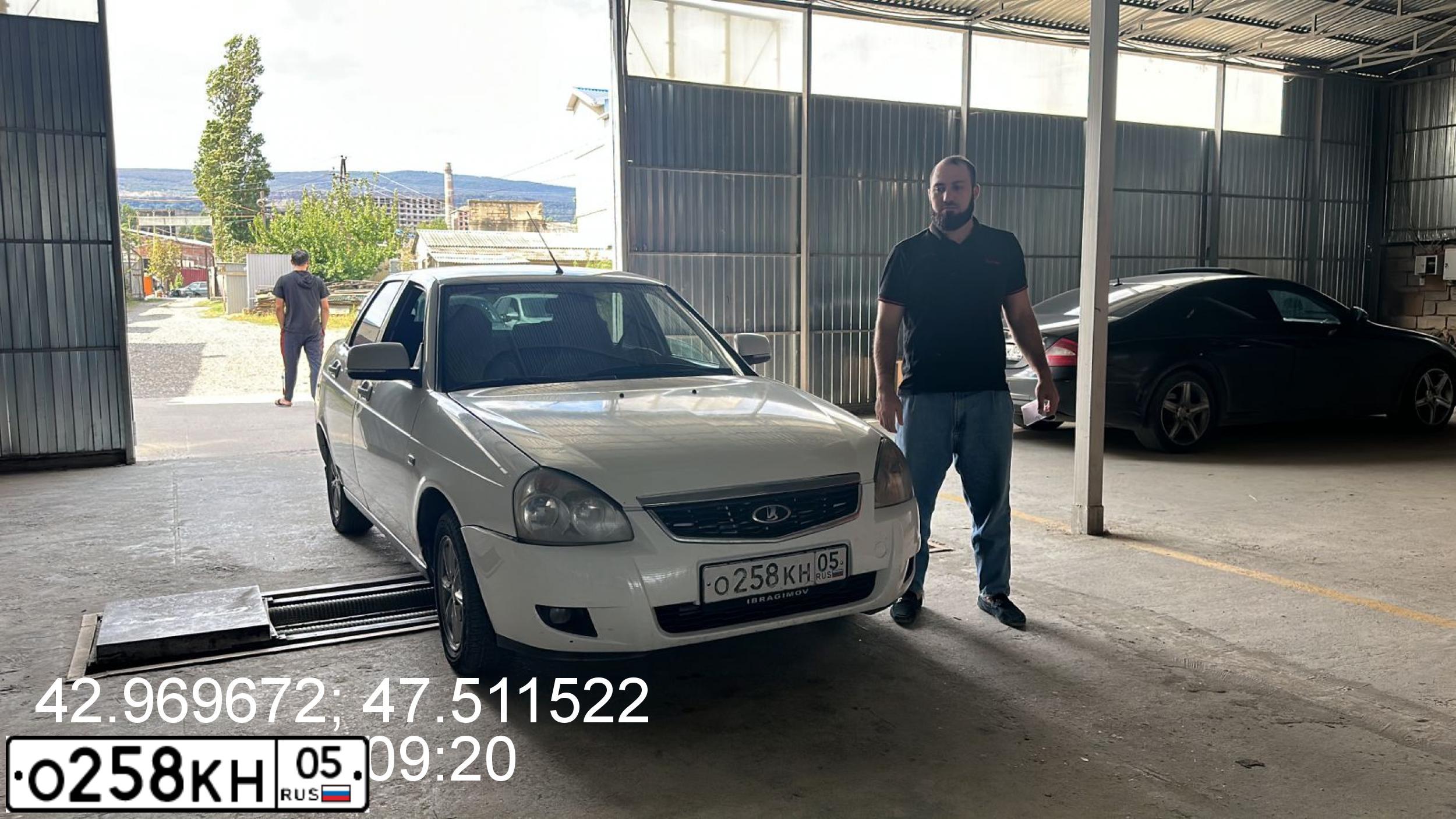 Фото автомобиля LADA 2170 PRIORA, 2014 — госномер М008ЕТ05. Цвет: БЕЛЫЙ