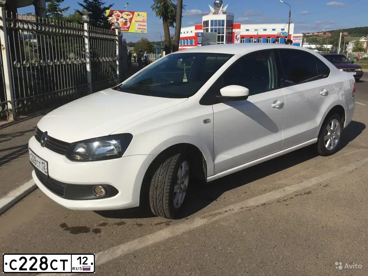 Фото автомобиля VOLKSWAGEN POLO, 2012 — госномер С323ХО58. Цвет: Белый