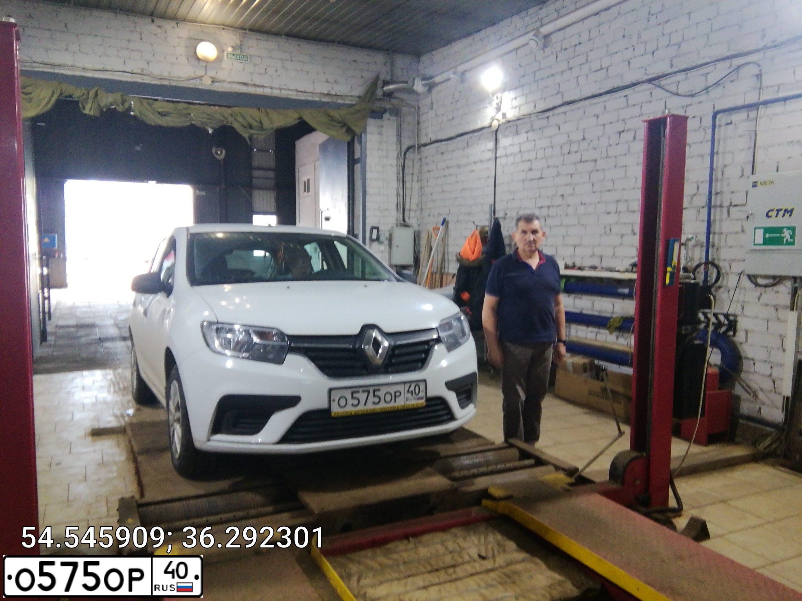 Фото автомобиля RENAULT SANDERO, 2018 — госномер О575ОР40. Цвет: БЕЛЫЙ