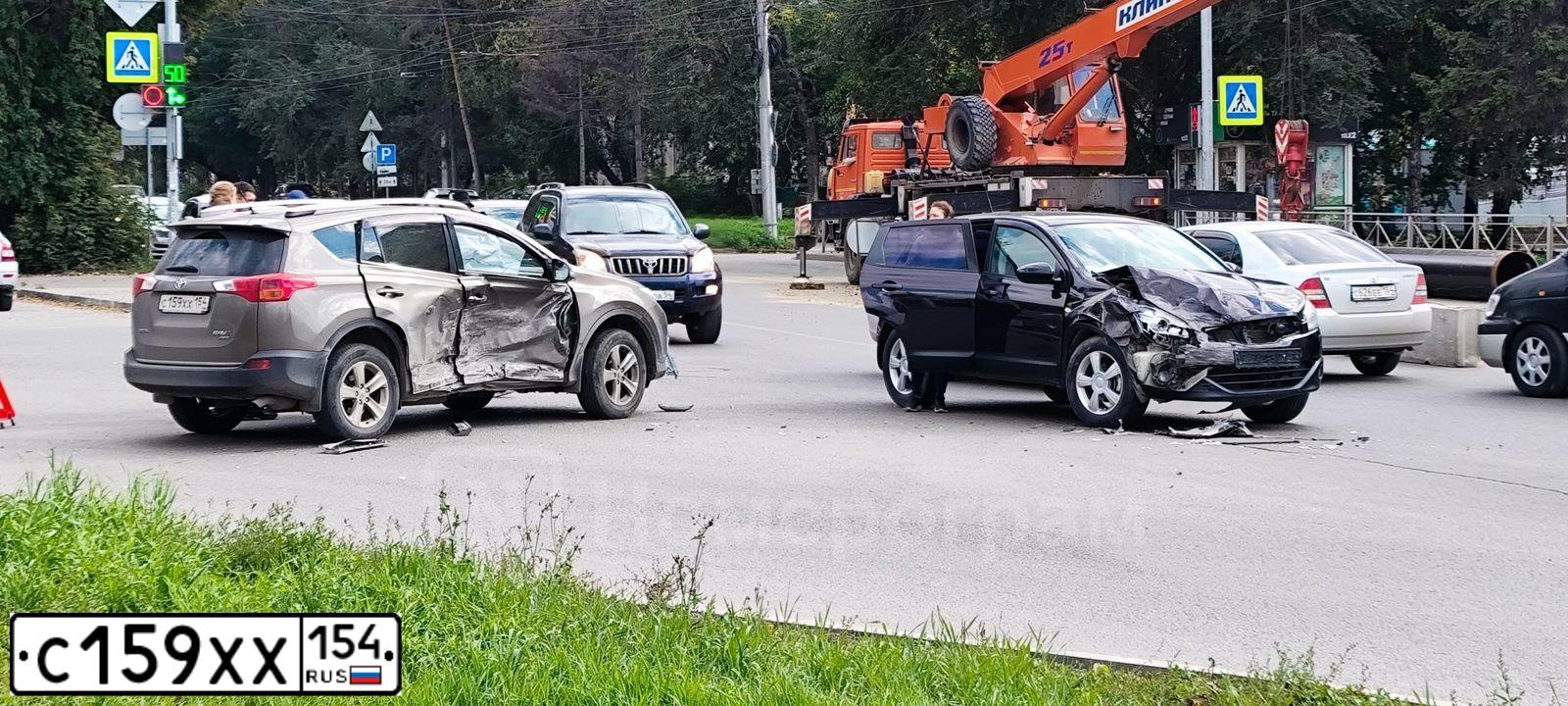Фото автомобиля TOYOTA RAV4, 2014 — госномер С159ХХ154. Цвет: БРОНЗОВЫЙ