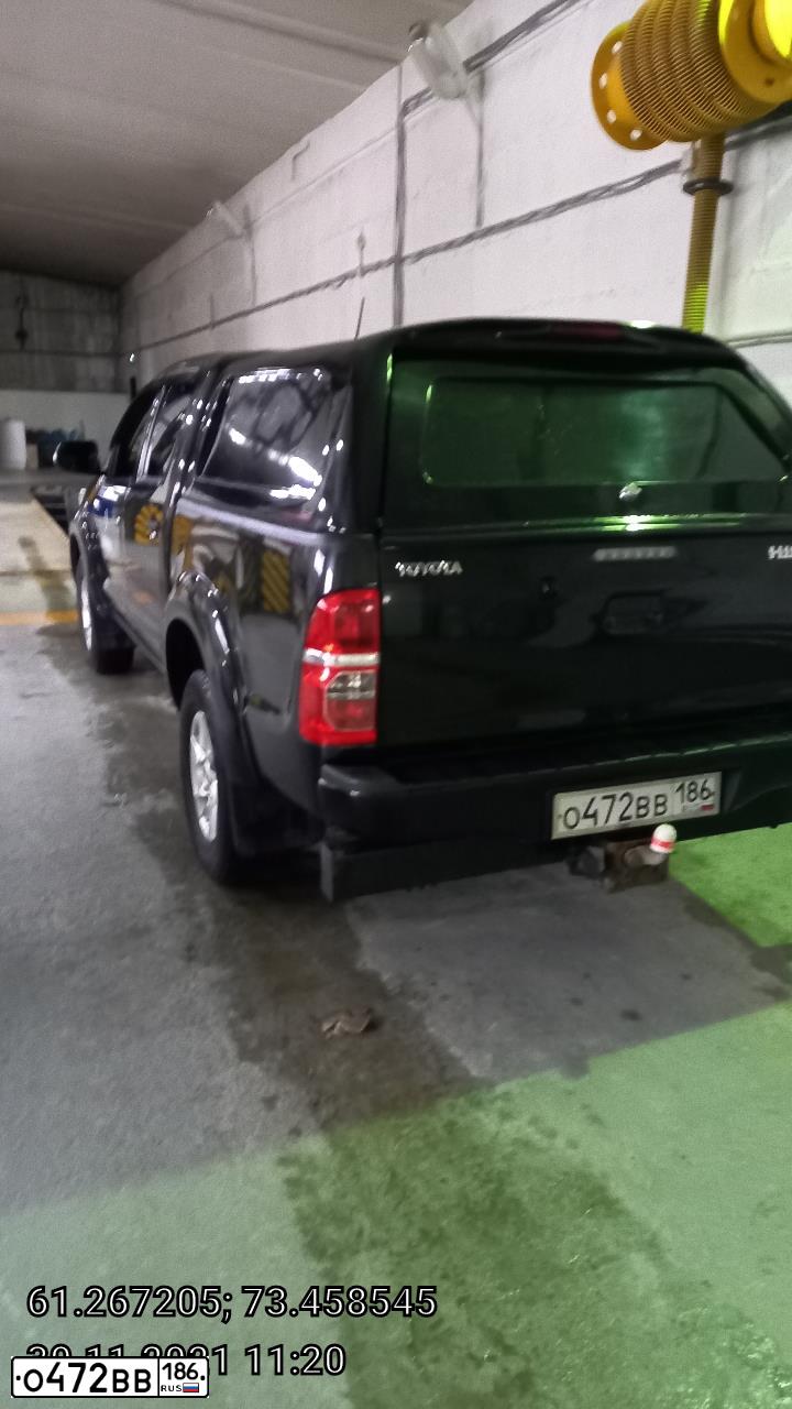 Фото автомобиля TOYOTA HILUX, 2013 — госномер О472ВВ186. Цвет: ЧЕРНЫЙ