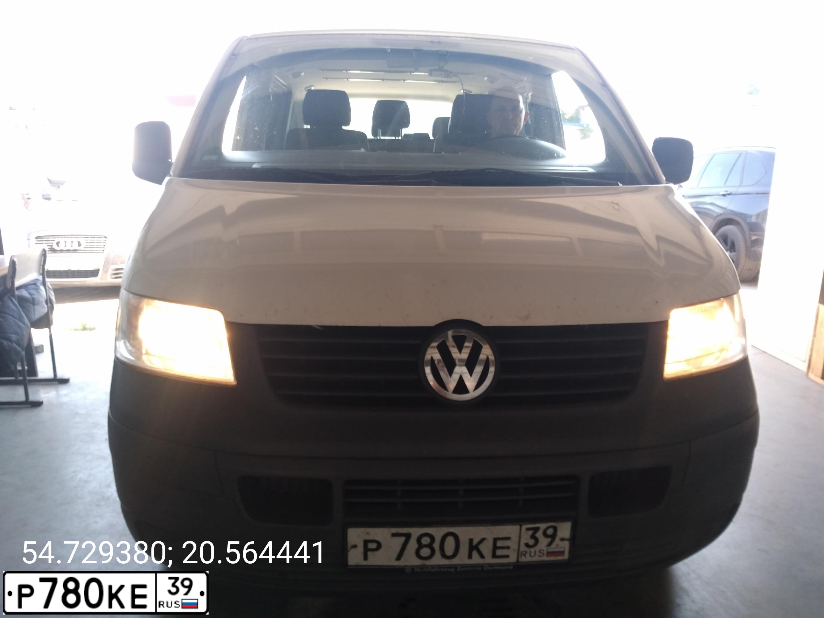 Фото автомобиля VOLKSWAGEN TRANSPORTER, 2007 — госномер Р780КЕ39. Цвет: БЕЛЫЙ