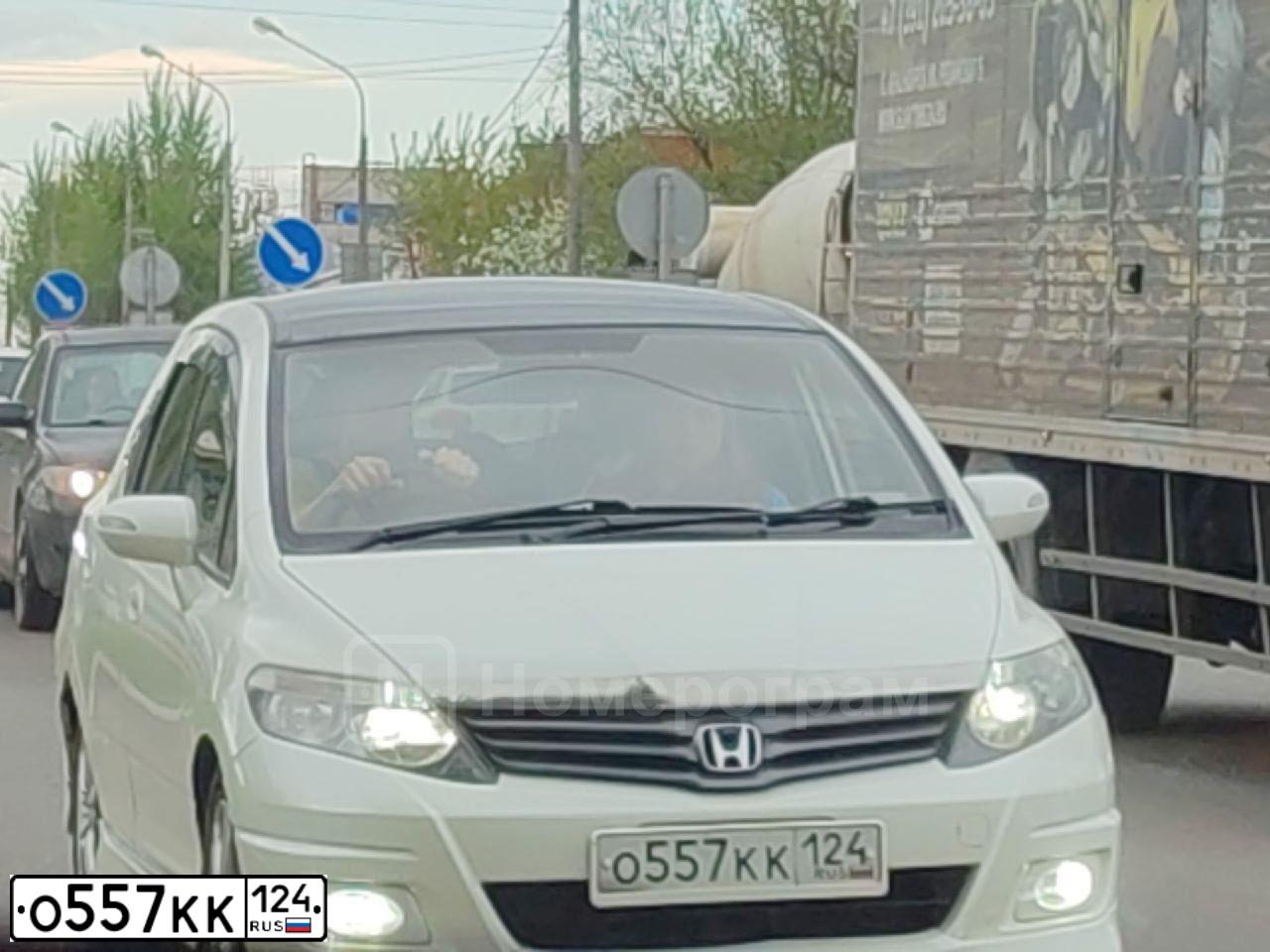 Фото автомобиля HONDA AIRWAVE HONDA AIRWAVE, 2008 — госномер О557КК124. Цвет: Белый
