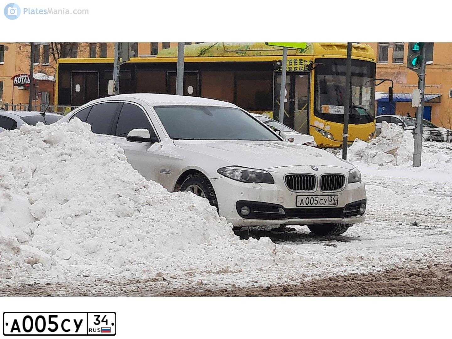 Фото автомобиля BMW 520D, 2015 — госномер Н086МА134. Цвет: БЕЛЫЙ МЕТАЛЛИК