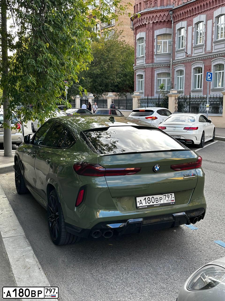 Фото автомобиля BMW X6 M СОМРЕТIТIОN, 2021 — госномер А180ВР797. Цвет: ЗЕЛЕНЫЙ