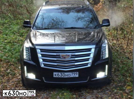 Фото автомобиля CADILLAC ESCALADE, 2016 — госномер Т208СВ790. Цвет: ЧЕРНЫЙ