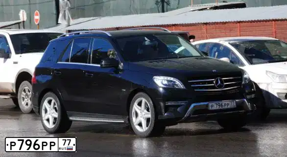 Фото автомобиля MERCEDES M-KLASSE, 2012 — госномер Р796РР77. Цвет: ЧЕРНЫЙ