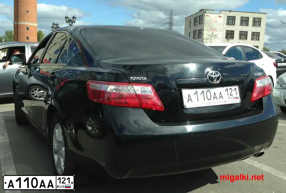Фото автомобиля TOYOTA CAMRY, 2011 — госномер А110АА121. Цвет: ЧЕРНЫЙ