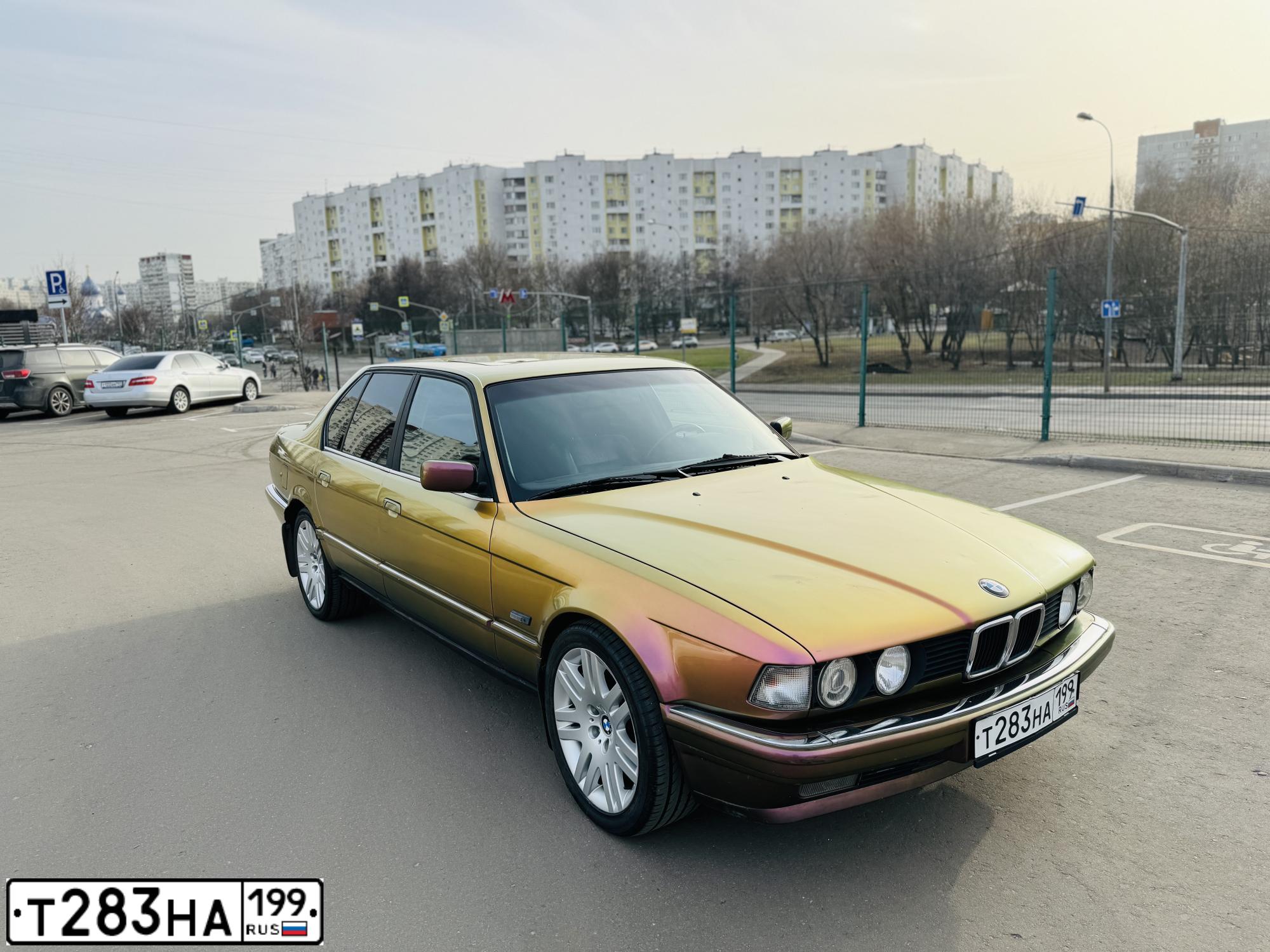 Фото автомобиля BMW SERIE 7, 1993 — госномер Т283НА199. Цвет: ВИШНЕВЫЙ
