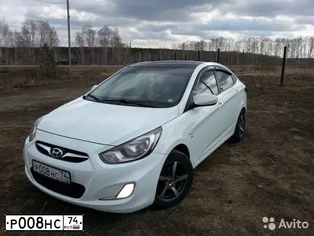 Фото автомобиля HYUNDAI SOLARIS, 2011 — госномер М071ТО174. Цвет: БЕЛЫЙ