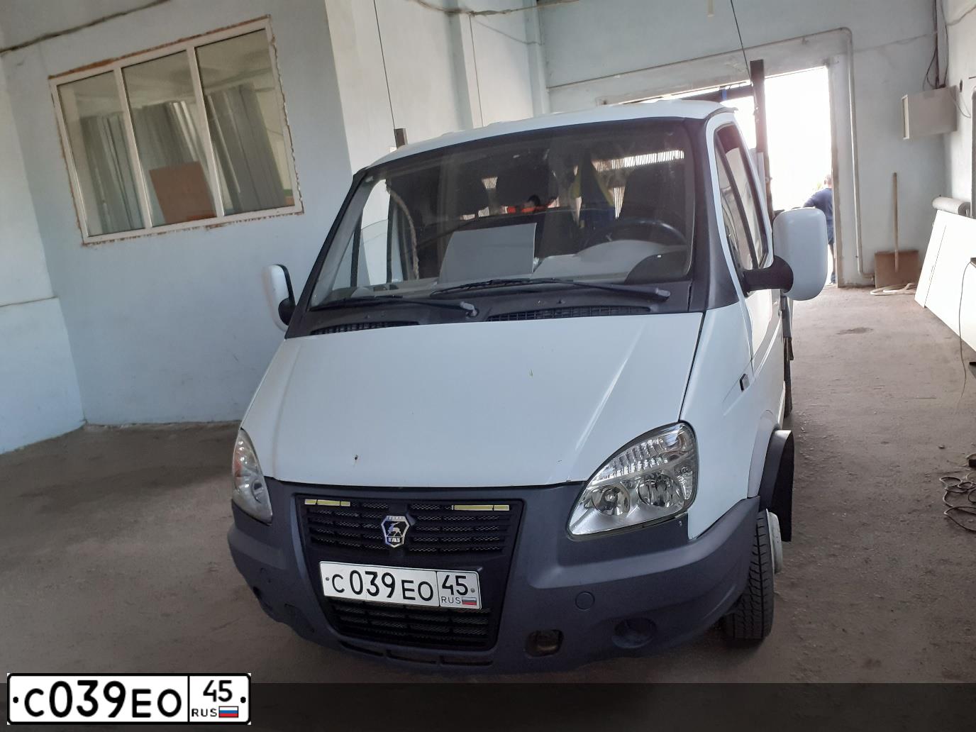 Фото автомобиля GAZ 3302 EL, 2005 — госномер С039ЕО45. Цвет: БЕЛЫЙ