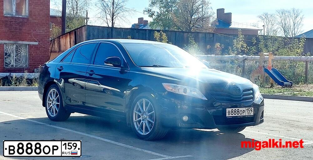 Фото автомобиля MITSUBISHI LANCER, 2008 — госномер В888ОР159. Цвет: БЕЖЕВЫЙ